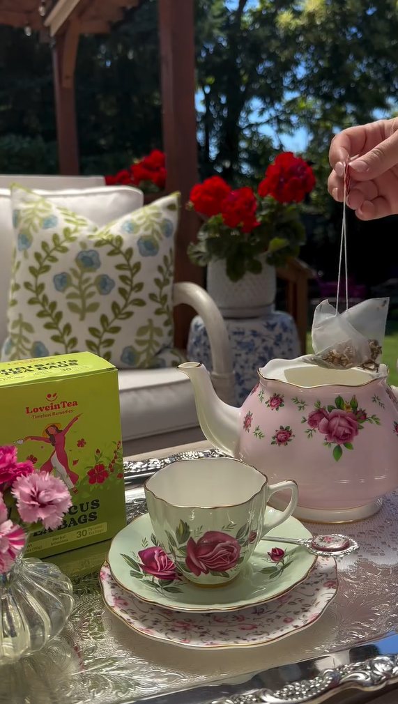 Hibiscus pyramid bag lifted over a rose teapot
